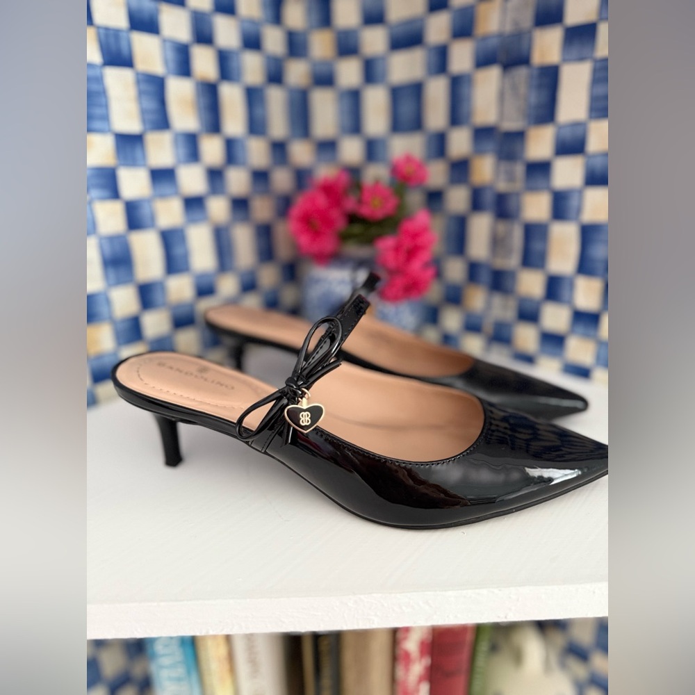 Bandolino Mary Jane Black Patent Leather Kitten Heels with Charm